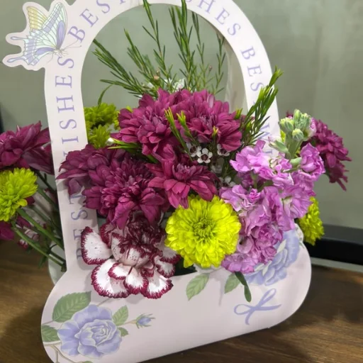 Canasta de flores de estacion